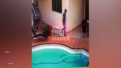 Dolap taşırken havuza düşen talihsiz adam