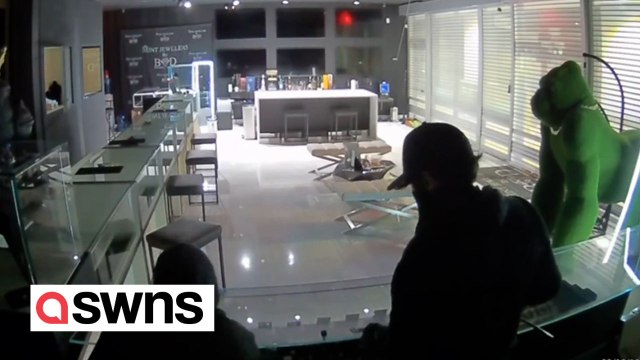 Thieves steal $500k worth of jewellery by using a jammer to bypass security