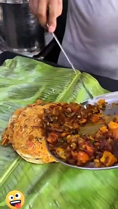 Spicy Omelette Making in Bananas Leaf | How To Make Spicy And Tasty Omelette | Spicy Omelette Making