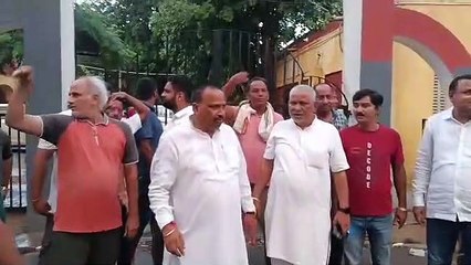 शहर डूबते देख पार्षदों ने किया प्रदर्शन