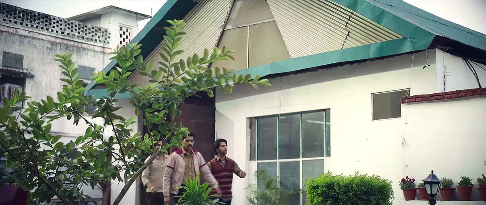 Guns And Gulaabs S01 E02 - 003