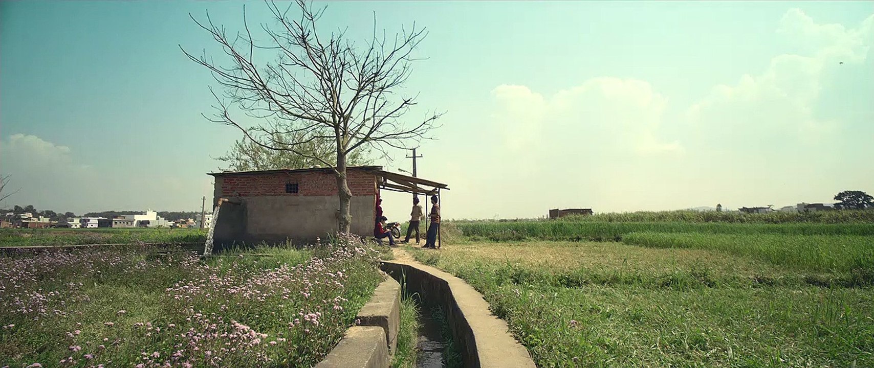 Guns And Gulaabs S01 E02 - 004