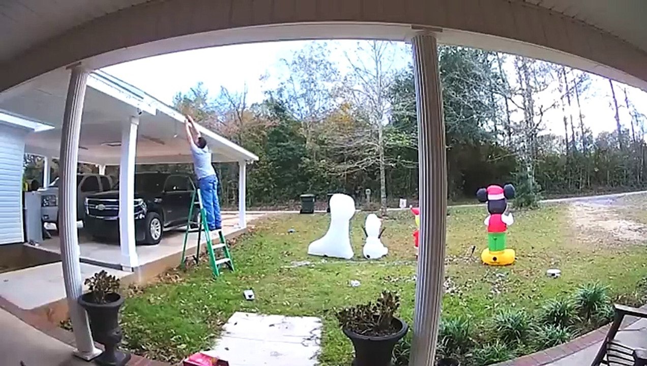 55 Moments Incroyables Filmés Par des Caméras de Surveillance (5)