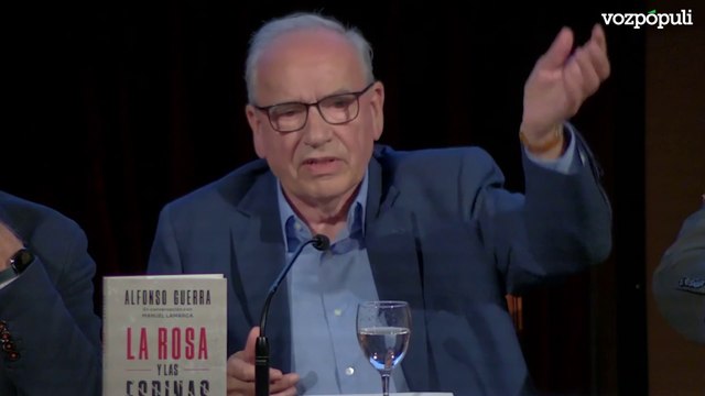 Alfonso Guerra carga contra Pedro Sánchez en la presentación de su libro: Yo no he sido desleal ni disidente. Lo ha sido el otro, que va cambiando