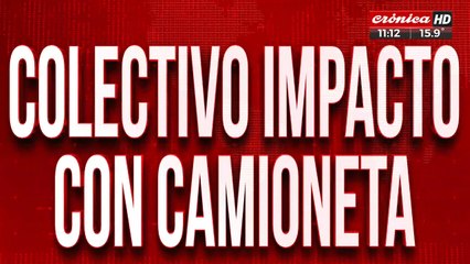 Un colectivo chocó contra una camioneta