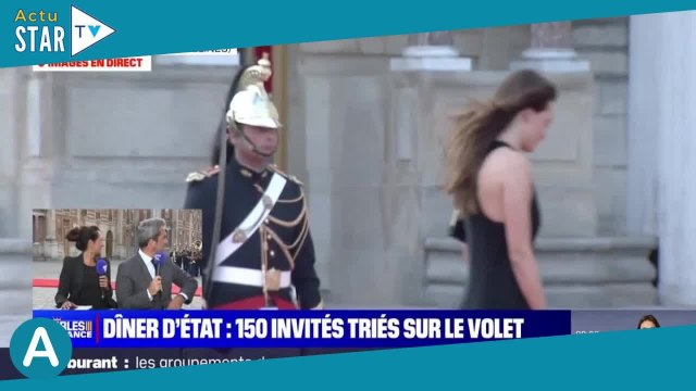 Dîner en l'honneur de Charles III à Versailles une invitée avec un chewing gum, en mode caprice,