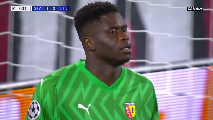 Séville FC - RC Lens : Brice Samba se fait lober sur le but d'Ocampos (vidéo)