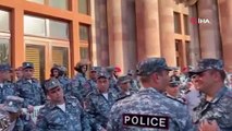 Ermenistan'da Paşinyan ayaklanması! Polis ile göstericiler arasında arbede çıktı: Çok sayıda gözaltı