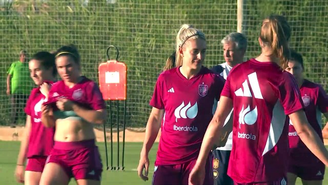 La selección española se entrena por primera vez, la RFEF muestra su apoyo y cesan a Andreu Camps