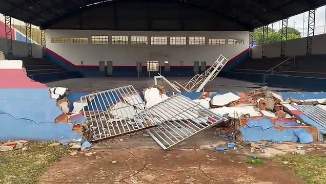 Temporal provoca queda de árvores e destruição de muro de escola em Apucarana