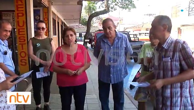 Vecinos de la calle Vallegrande manifiestan su descontento por pintado de losetas