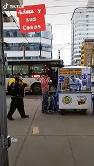 'Capitán América' sorprende cobrando pasaje a usuarios