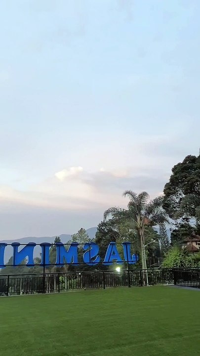 matahari terbenam di jasmine glamping