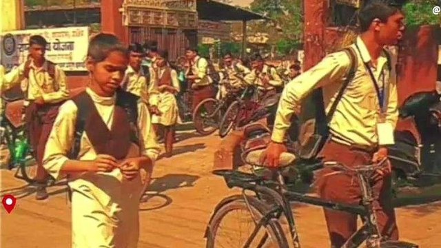 सावधान: सरकारी स्कूल में भूत प्रेत का साया, अकेले में मत देखना ये Video