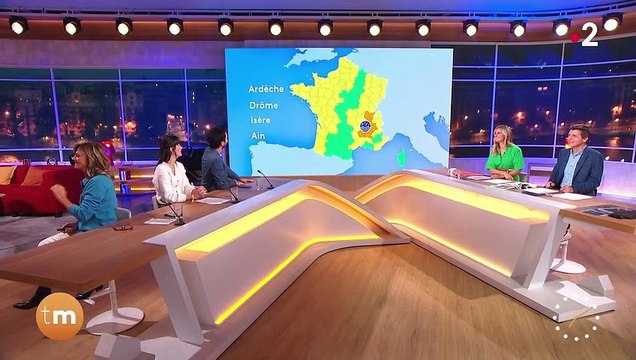 Valérie Maurice et Thomas Sotto pris d'un incontrôlable fou rire dans Télématin . France 2