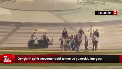 Balıkesir'de gençlerin şehir meydanındaki tekme ve yumruklu kavgası