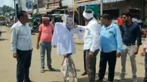 नर्मदापुरम: किसान नेता पर बयान का मामला, कांग्रेस जिला अध्यक्ष का पुतला जलाया