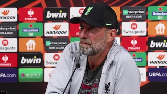 Klopp scherzt mit Übersetzer: Schreiben Sie ein Buch?