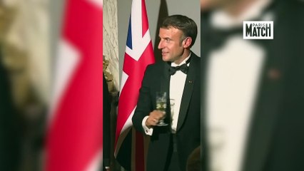 Charles III et Emmanuel Macron trinquent à Versailles