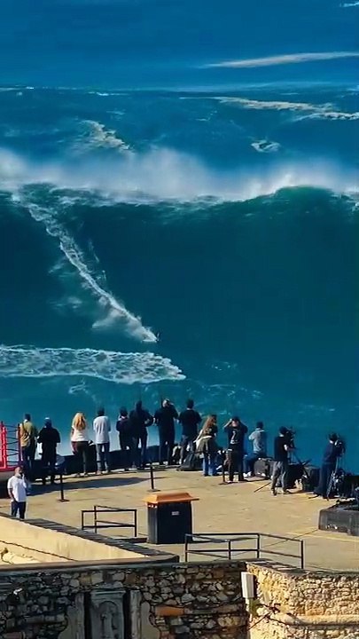Thrilling Surfing Fails: Conquering the Wave Monsters!