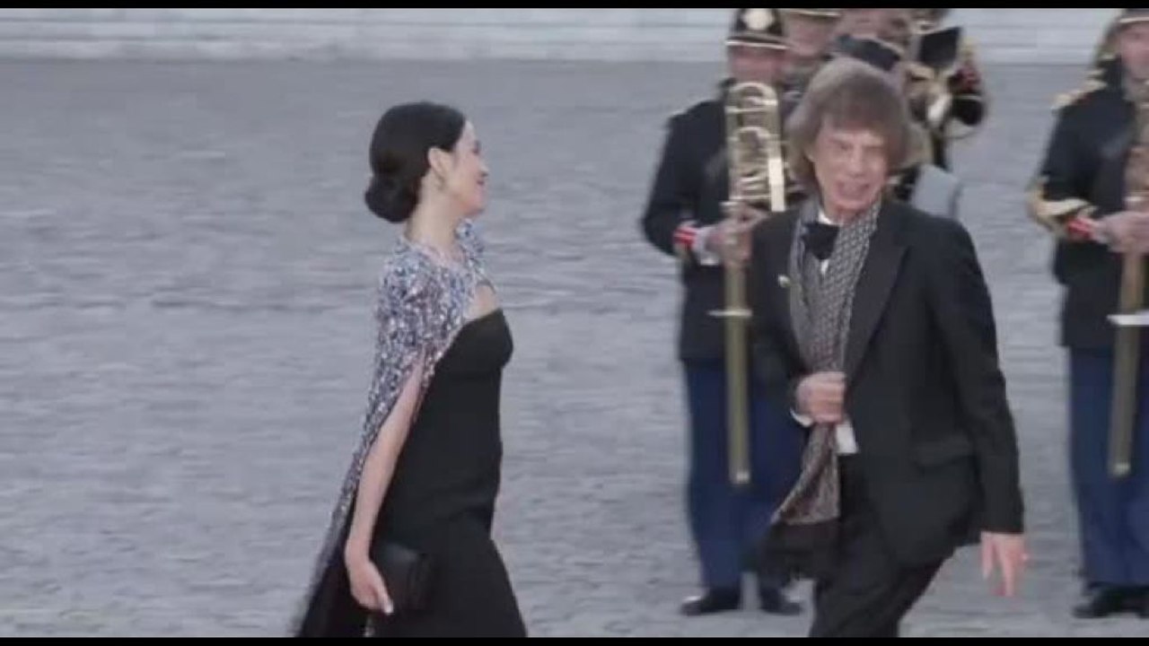 Mick Jagger, Charlotte Gainsbourg e Hugh Grant a cena con re Carlo
