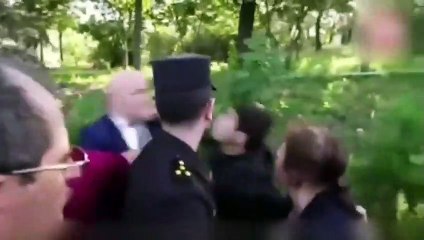 Ermeni vekile kamera önünde yumruk