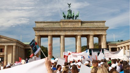 Mitglieder der "Letzten Generation" sollen für Reinigung von Brandenburger Tor blechen: Die Summe hat es in sich