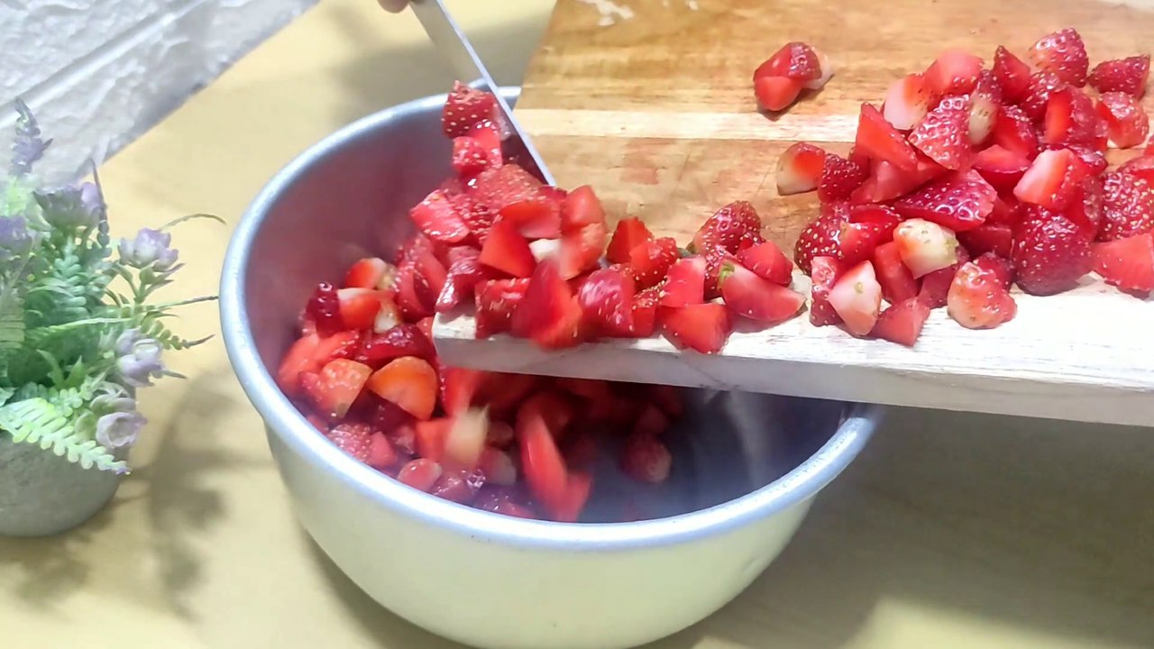Cara memasak selai strawberry