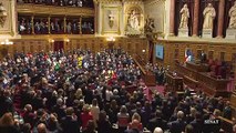 الملك تشارلز الثالث يستقبل بحفاوة بالغة في مجلس الشيوخ الفرنسي