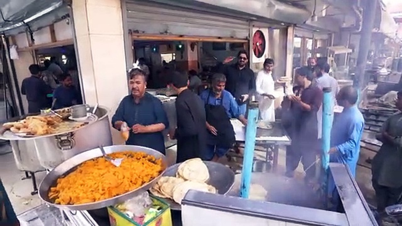 Full_Sheep_Stuffed_With_Rice_Famous_Balochi_Food_Khadi_Kabab,_Mutton_Sajji_in_Quetta_Balochistan_PAK part 1