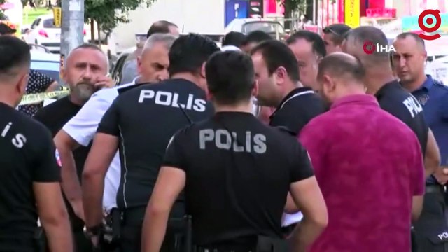 Annesini rehin alan ve bacağından vurularak etkisiz hale getirilen adam hastanede hayatını kaybetti