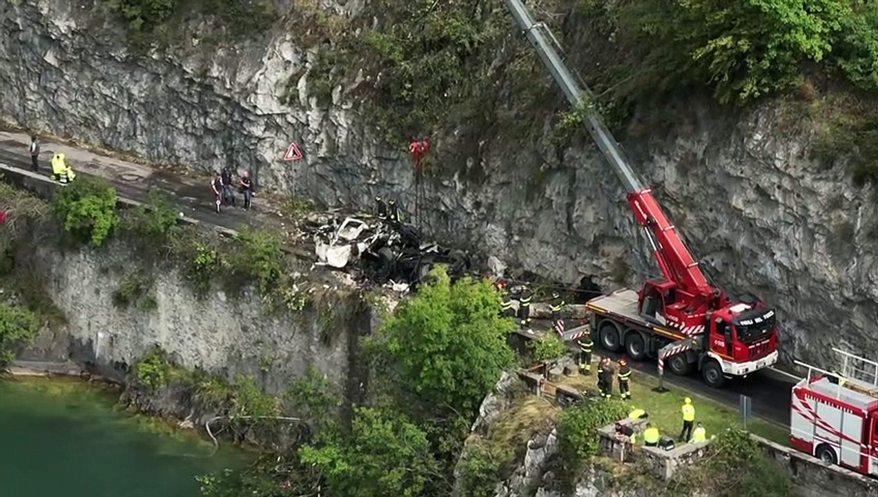 Marone, camion finisce in una scarpata: muore il conducente. Le impressionanti immagini dal drone