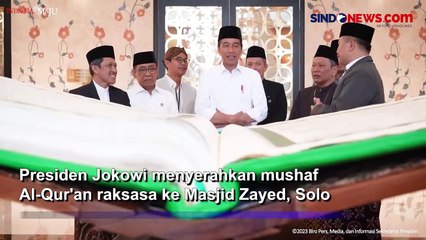 Jokowi Serahkan Al-Qur'an Raksasa ke Masjid Zayed Solo