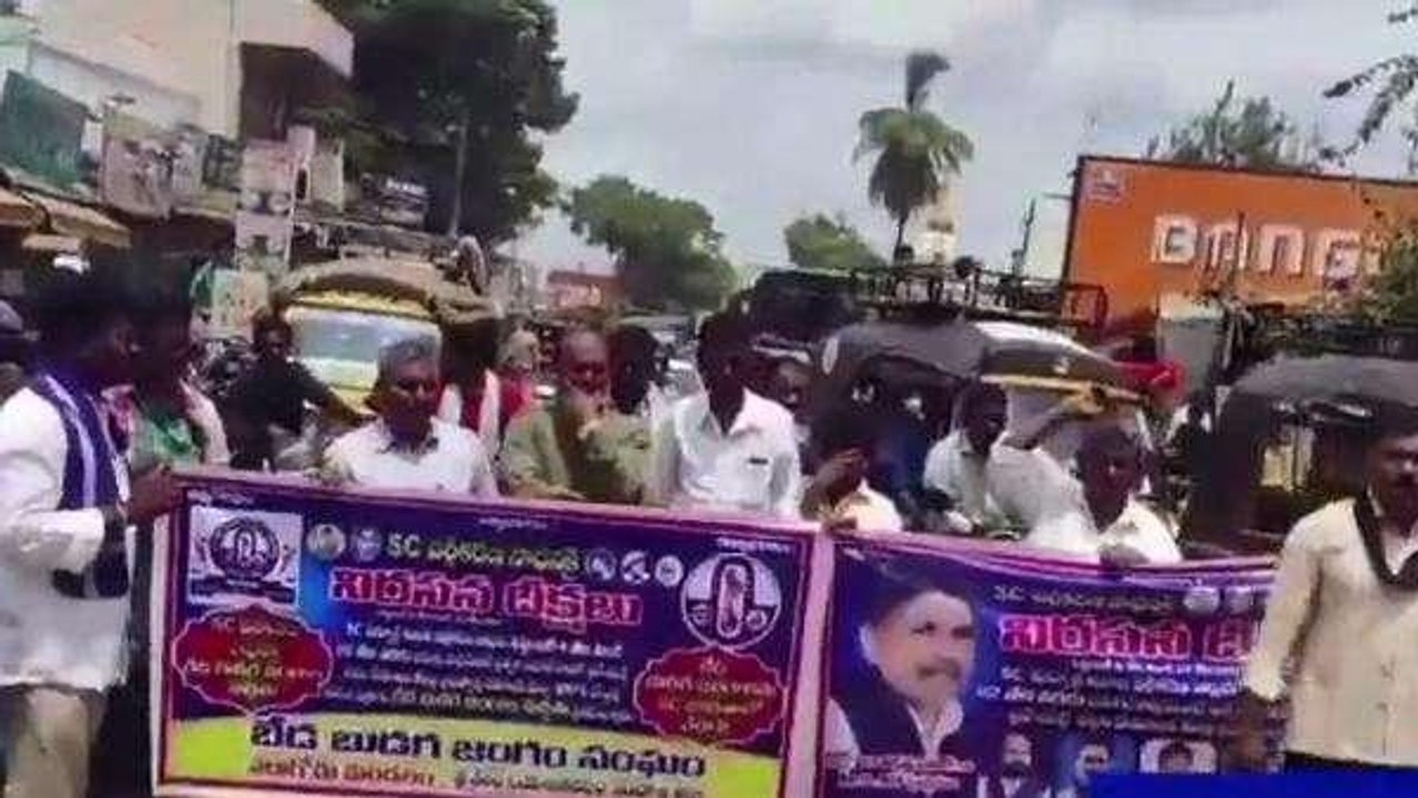 నంద్యాల జిల్లా: భారీగా నిలిచిపోయిన వాహనాలు..!
