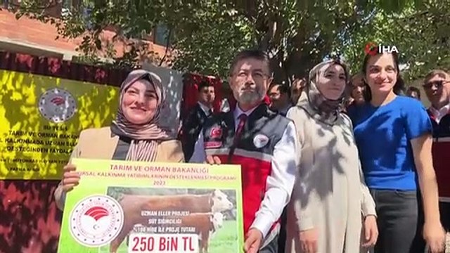 Tarım ve Orman Bakanı İbrahim Yumaklı, Kastamonu'da genç girişimcinin hayvan yetiştiriciliği tesisini ziyaret etti