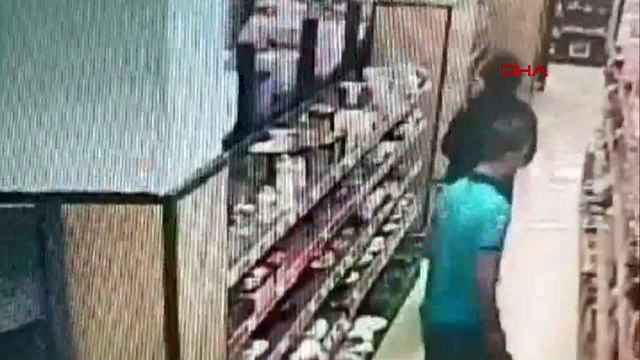 Markette taciz: Kadının etek altı görüntüsünü çekti!