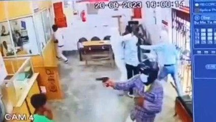 बक्सर: बैंक लूट का सीसीटीवी फुटेज आया सामने, जांच को पहुंचे एसपी