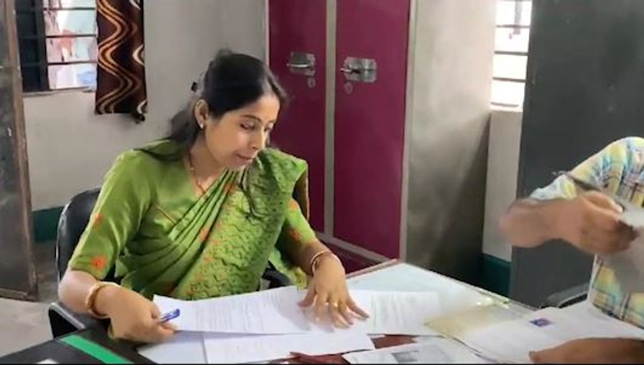 দীর্ঘ লড়াইয়ের পর স্কুলে নিয়োগ অনামিকার, বিচারপত...
