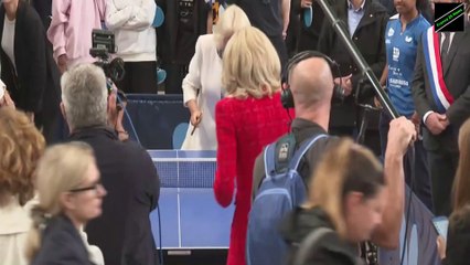 Charles III, la reine Camilla et le couple Macron visitent le Village Rugby