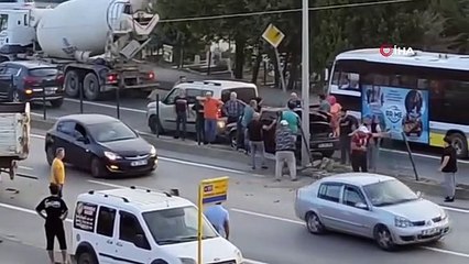 İnegöl'de freni patlayan kamyon otomobile çarptı: 2 yaralı