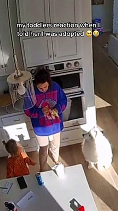 Melhor reação! Criança se emociona ao descobrir que mãe é adotada: “Eu quero você”