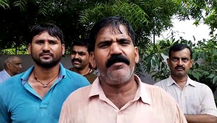 सीसीटीवी कैमरे नहीं हटाने पर पुलिस का रौब, देखिये...!