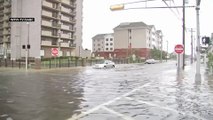 شاهد: إعصار أوفيليا يتسبب في أمطار غزيرة والأمواج العاتية  تغمر شوارع نيوجيرسي