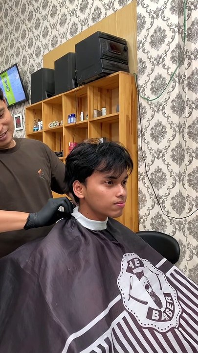 Comma hairstyle