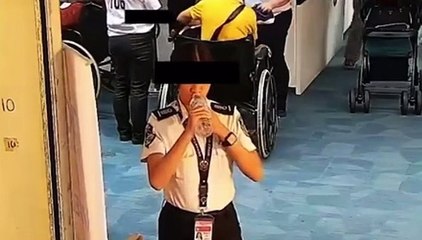 Oficial de aeroporto é flagrada furtando passageiro e tentando engolir dinheiro