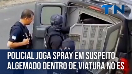 Policial joga spray em suspeito algemado dentro de viatura no ES