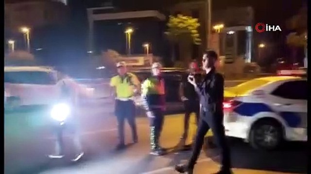 Kadıköy’de otomobil hafif ticari araca çarpıp takla attı: 4 yaralı