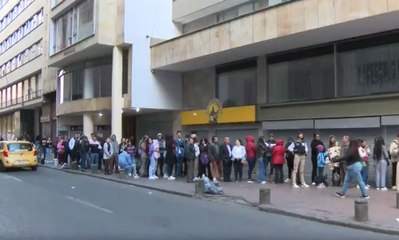 Largas filas para expedir pasaporte en Bogotá