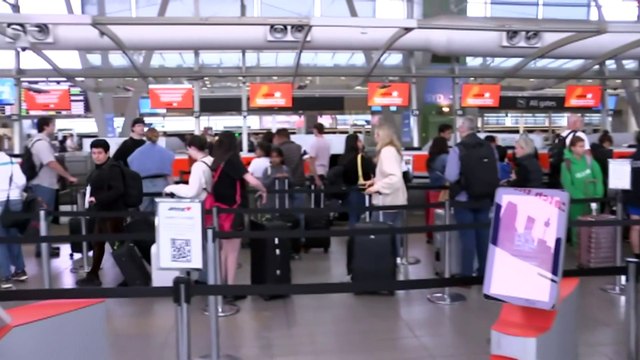 Sydney airport faces a busy day as school holidays begin