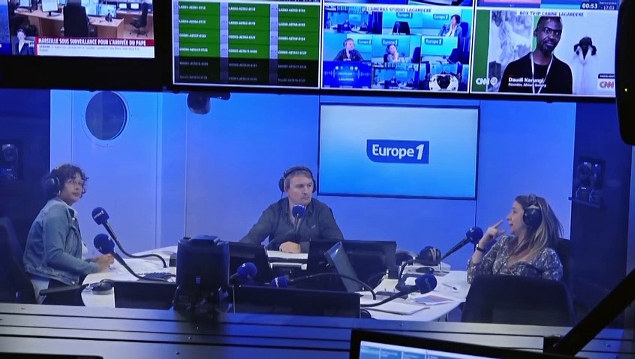 «Qu'il ne s'occupe que de religion ! » : le pape François est-il trop progressiste ?